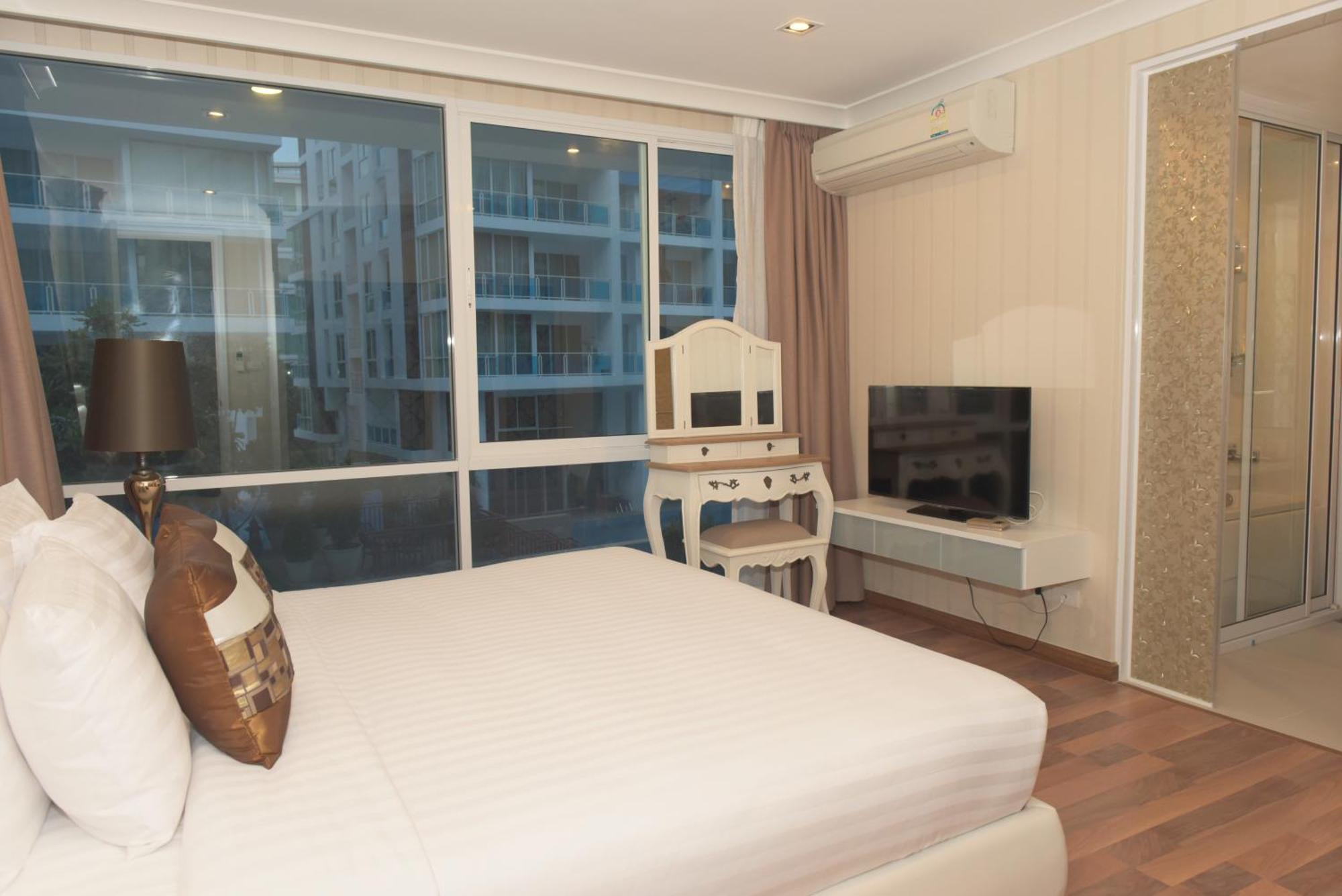 My By Grandroomservices * HHQ